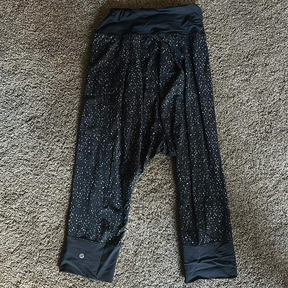 Baggy Lululemon pants for yoga